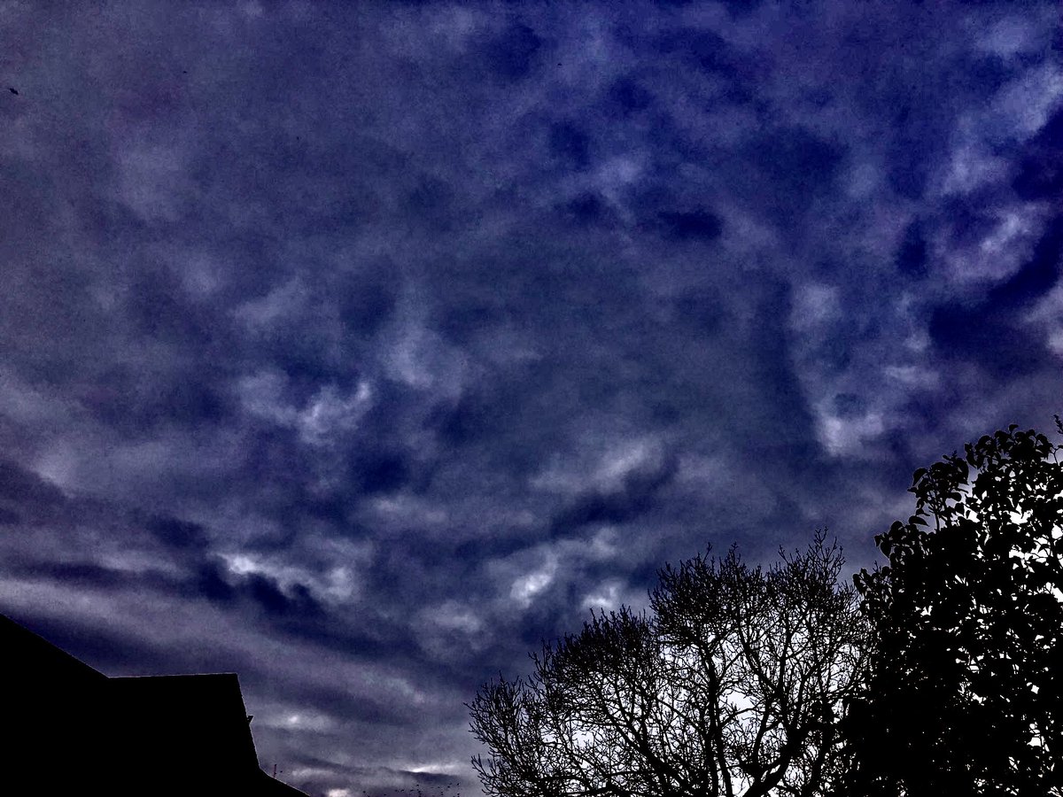 IonisedSkyWatch's tweet photo. So this is #Geo_Engineering??? @AndyMay36121988 how’s Edinburgh?
🙄🫣🤡☁️👺☁️🤡☁️👹☁️💀☁️😈 https://t.co/Jner7snsLe
