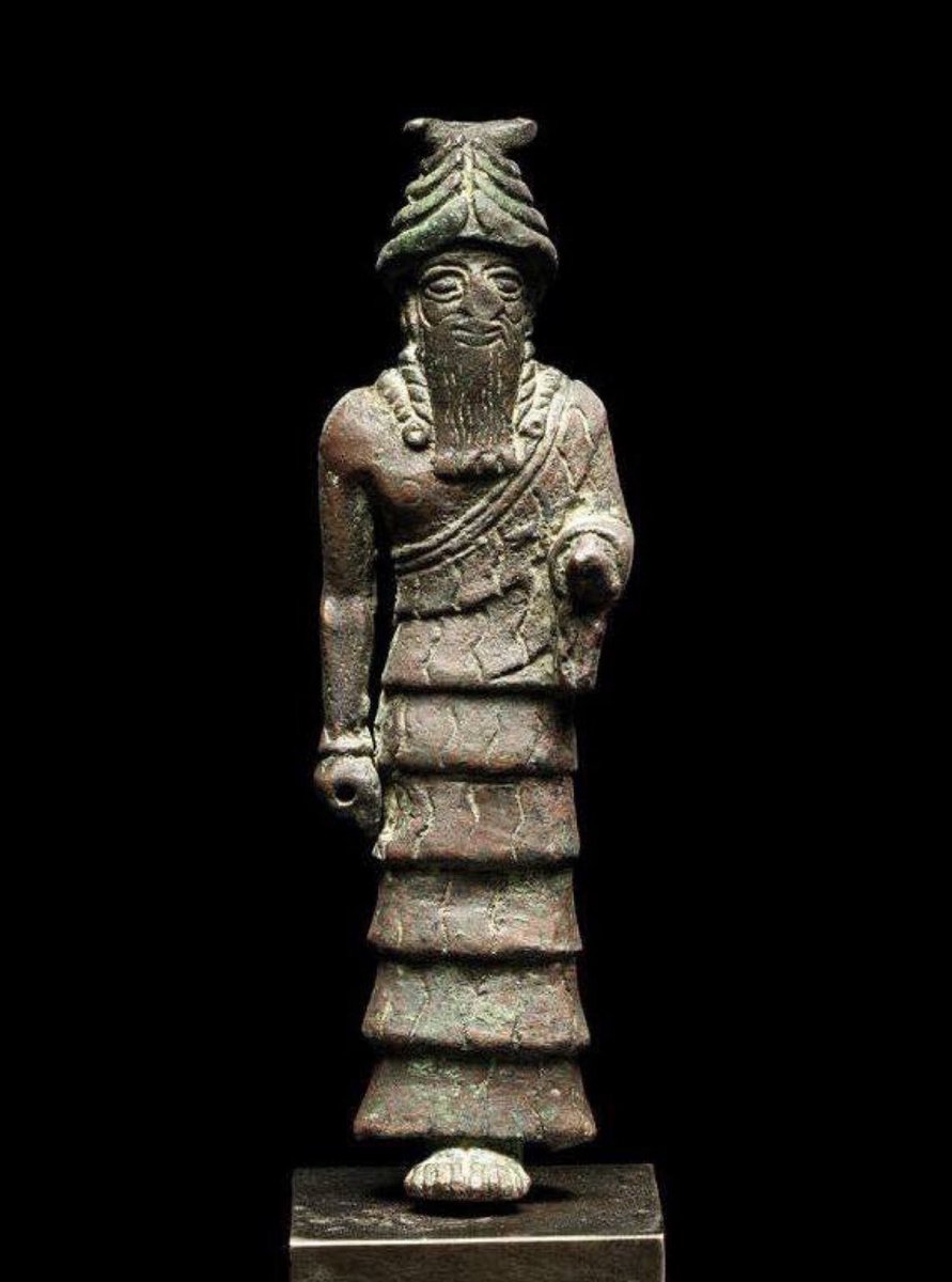 تمثال اله القمر في بلاد الرافدين ( سين او نانار ) من اور 2400 ق.م 

Statue of the god of the moon in Mesopotamia (Sin or Nanar) From  Ur 2400 BC
