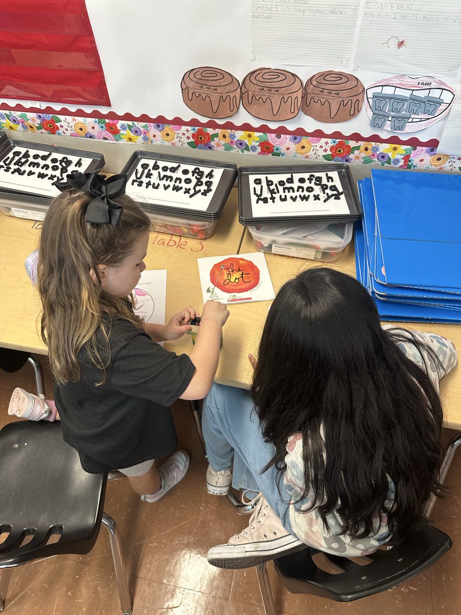 ❤️ Love having a classroom full of big and little readers thanks to our campus Book Buddies program funded by <a href="/Tbk8Ptsa/">TBK8PTSA</a>  and coordinated by <a href="/lcmediatbk8/">Elaine Kurtright</a>! This visit we read The Dot and made our mark by making our own dots with <a href="/MrsDelgado5th/">Mrs. Delgado's Class</a> 📖⚪️