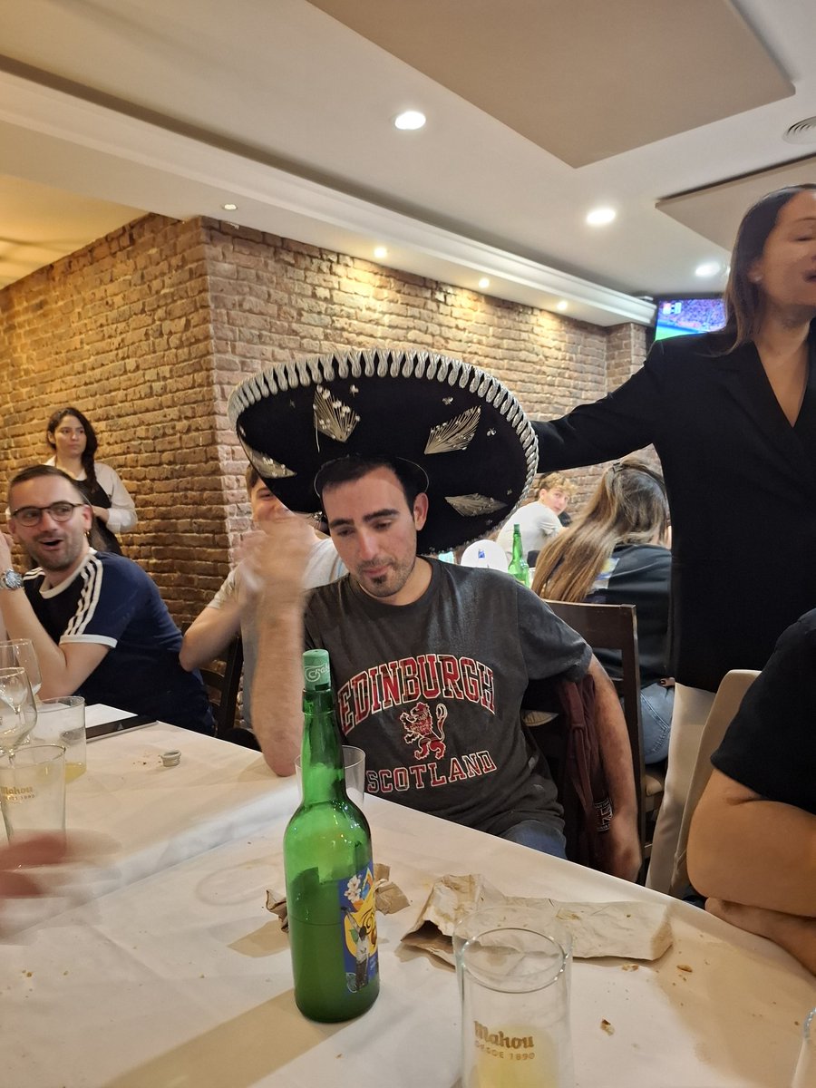 mamahuevaso <a href="/fdez_cid/">santi(karmi)</a> devuelvenos al grupo, NO al exilio. Racismo contra la cultura latina. Kiko es del madrid y ahualulquiense y has discriminado su cultura