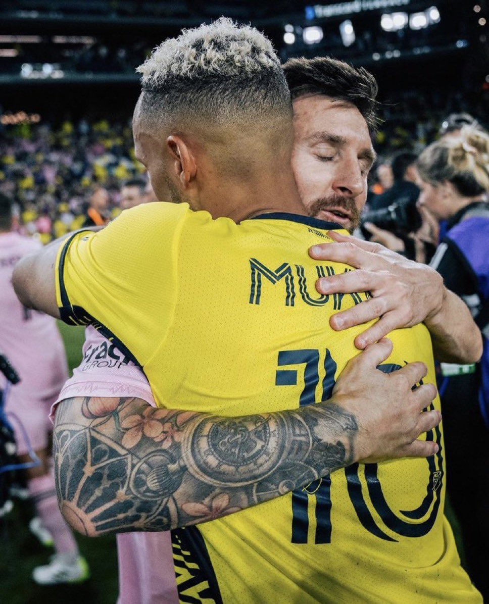 BREAKING: Sources tell me that Messi had a very emotional reaction in the tunnel when once again meeting his hero Hany Mukhtar.