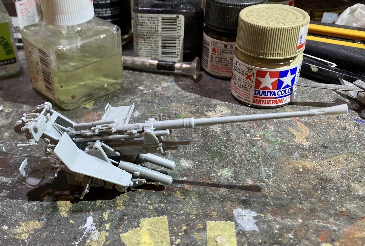 ドラゴン 1/35 SdKfz7/2制作

履帯の塗装と並行して、Flak37も組み始めたんだけど……これまたすげえ部品数(笑) ここまで組んではみたものの、一部ホントにこれであっているのか自信ない箇所がちらほら……
