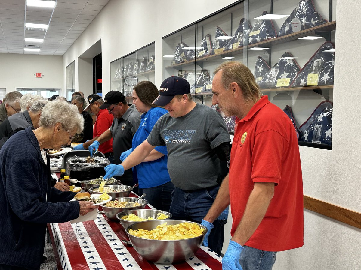 CwaterChamber1's tweet photo. We’re happy to help serve the dinner for the Clearwater Veterans Park dedication and community thank you! https://t.co/tSZpnZRQrn