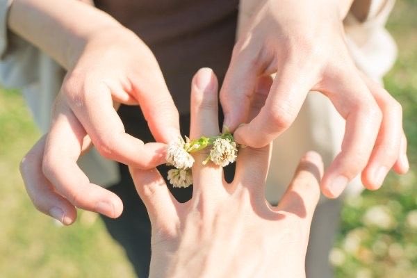 Bir kez, 
Bin kez ve hiç durmadan tek isteğim 
yanında olmak”