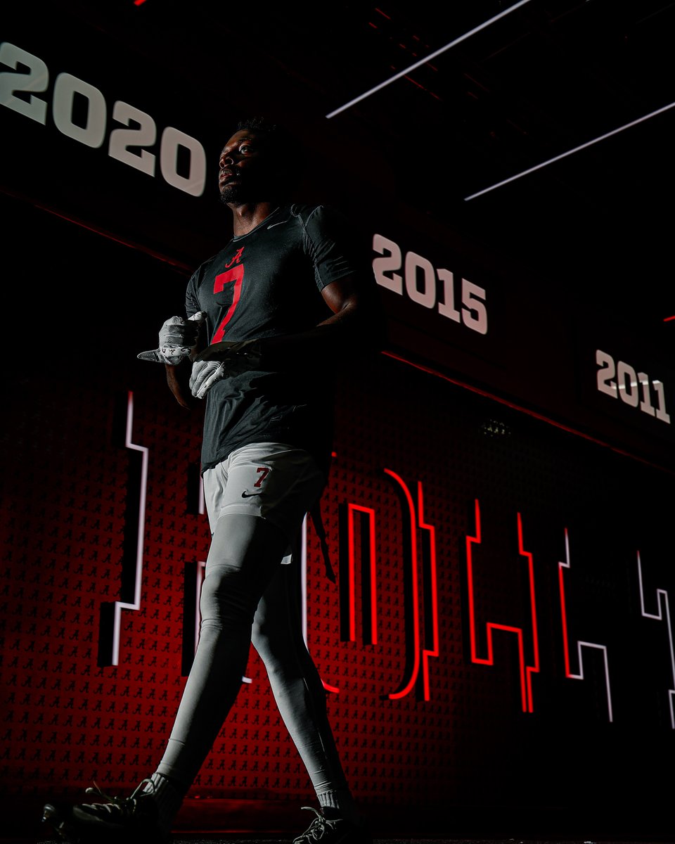 AlabamaFTBL's tweet photo. Tunnel VISION https://t.co/pPXSM2bMgB