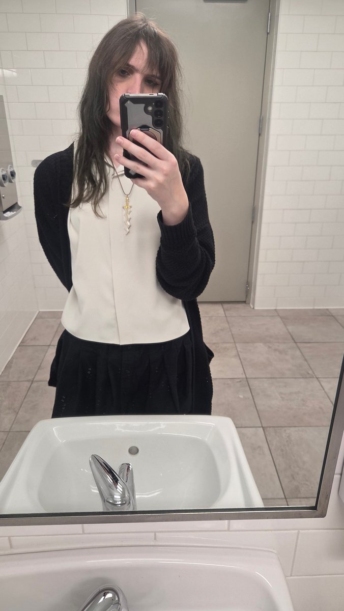 ChallengerLily's tweet image. DAILY REMINDER: Losing doesn&apos;t matter if ur cute :3