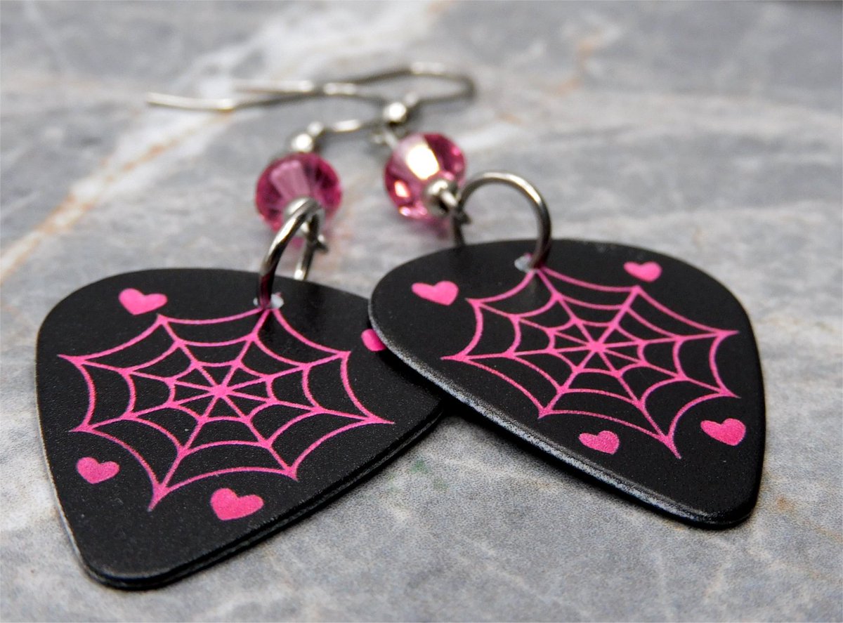 Sure these could be for Halloween. But I think they are an all year round pair of earrings!

#mhhsbd #Halloween #spiderweb #smallbiz #shopsmall #Shopearly

simplyraevyn.com/products/spide…