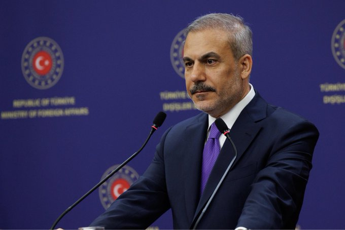 🔴Dışişleri Bakanı Hakan Fidan:

▪️Yunanistan barış diliyle gelirse karşılık bulur, tehdit diliyle gelirse cevabını alır.

▪️Süreci başlatan biz olmayız ama yanıtsız da bırakmayız.

▪️Yunan siyaseti kriz anında Türkiye’yi hedef alarak içeriye oynuyor.

▪️Doğu Akdeniz’deki
