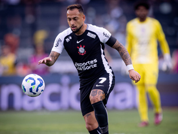 Fomos melhores na primeira etapa.

Hugo nem sujou o uniforme pq o controlamos o jogo no meio e não oferece a bola pra os caras.

Temos q começar a aproveitar essas chances q estamos criando!
Estou gostando muito do Memphis nessa primeira etapa. Ele seria o meu destaque 

Mudariam