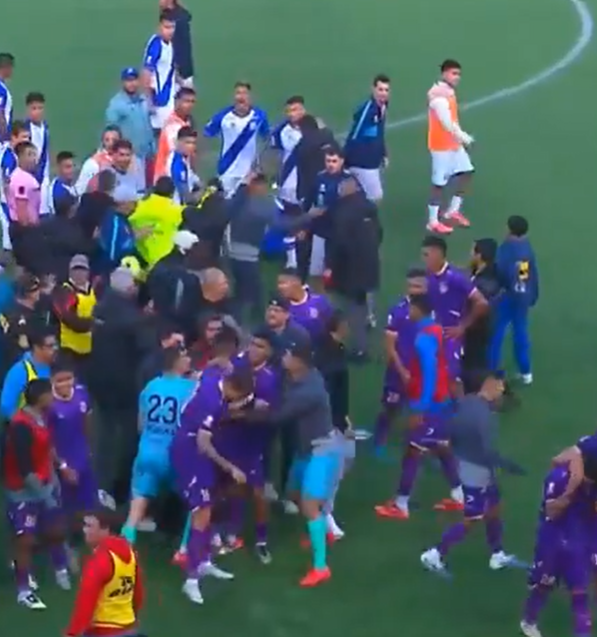 Un triunfo de Comerciantes Unidos que los hace sentirse de primera división un año mas, y la desazon de Alianza Atletico que esa ilusion llamada Copa Libertadores se les ha esfumado con esta derrota. Al final termino en pelea.