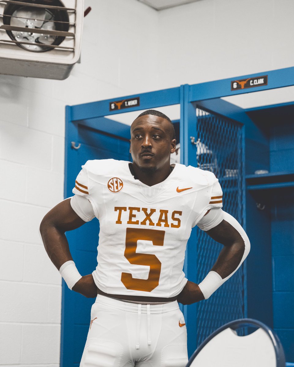 TexasFootball's tweet photo. So fresh, so clean 😮‍💨 https://t.co/GydvN2fNwE