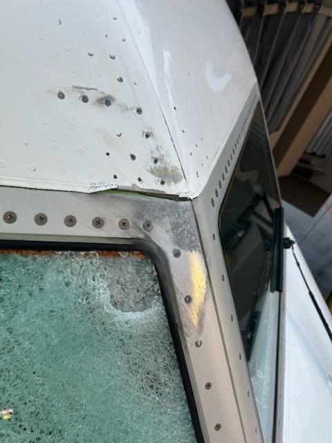 🚨In a bizarre incident, a Boeing 737 MAX pilot was injured after the windshield cracked when it was struck by a UFO at 36,000 feet. Space debris or a meteorite have not been ruled out. The plane was flying over an area close to Moab, a hotspot for UFO and paranormal activity.