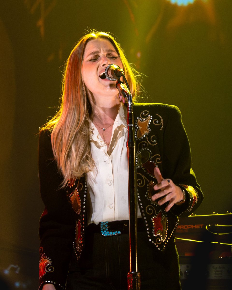 the silver deliverer tour🪽<a href="/alyandaj/">Aly & AJ</a> live at <a href="/Terminal5NYC/">Terminal 5</a> 🎸 photographed by me 📸 instagram.com/p/DP9id1OgbvE/