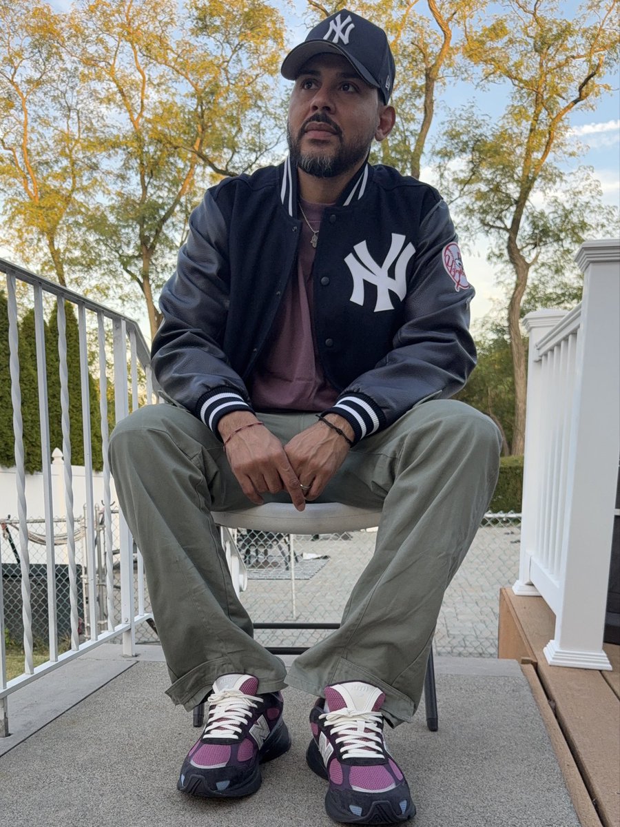 JonathanPagan's tweet image. BRONX NY YANKEES! BX RAISED!  @RonnieFieg @KITH @newbalance  these Definitely scratch the Itch!!!! #NYCTHEFITTEST
