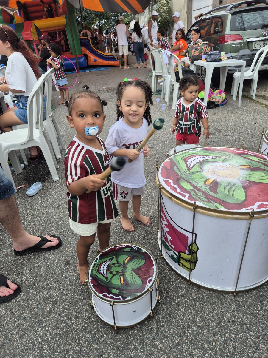"Se quereis saber o futuro do Fluminense, olhai para o seu passado.
 A história tricolor traduz a predestinação para a glória."
🤜🏽🤛🏼 Dia das crianças no Grêmio recreativo social e cultural torcida organizada Young Flu.