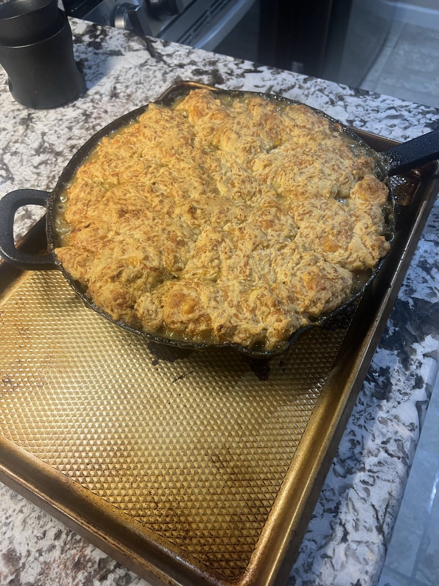 Cheddar Bay Biscuit Pot Pie 🤤🤤