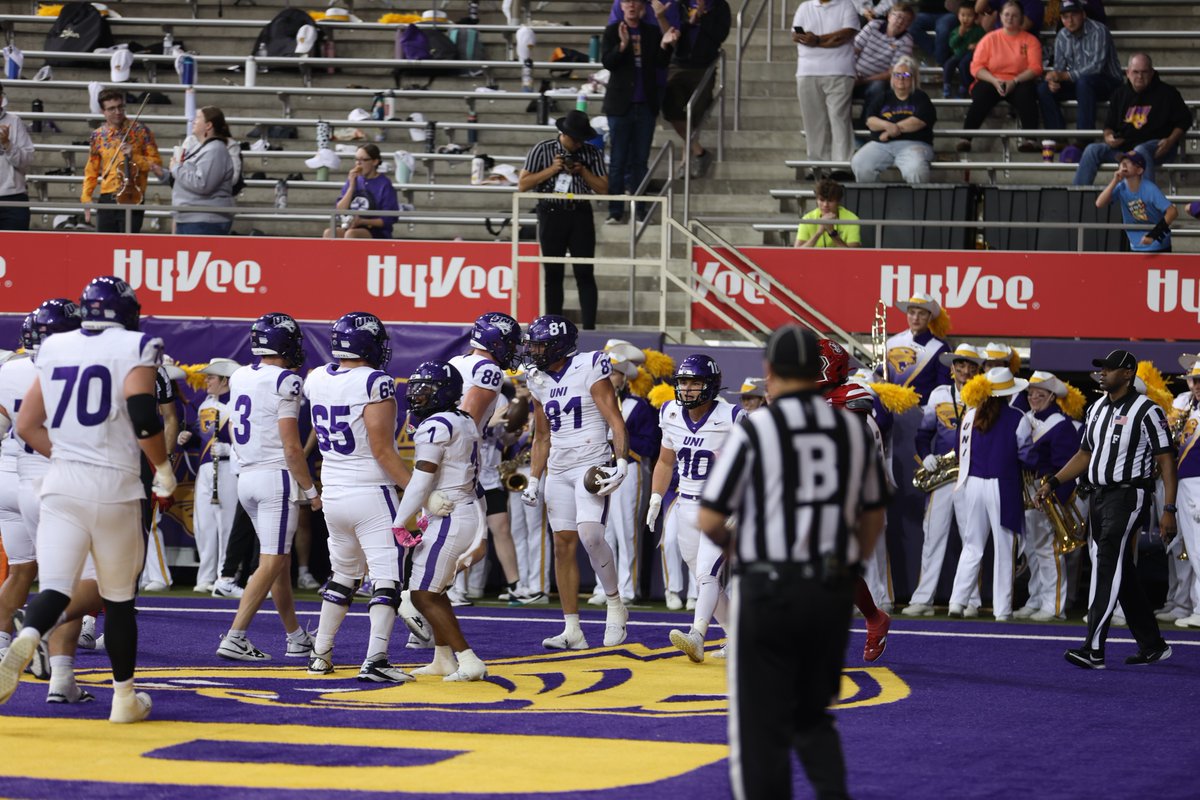 Battle to the final whistle.

📰 bit.ly/3J3sPLF

#EverLoyal | #1UNI | #UNIFootball