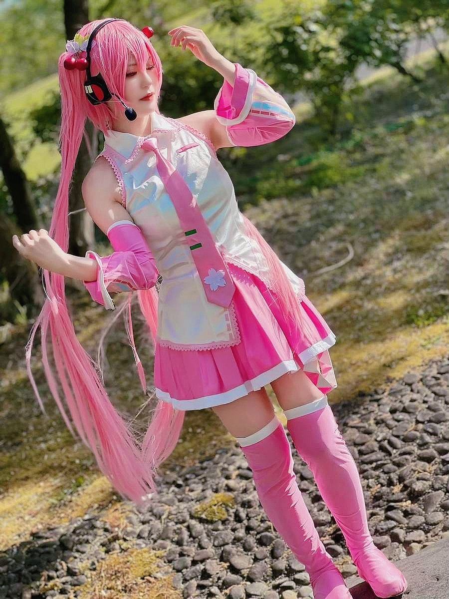 *
　いつまでも残り香のように

#cosplay
#桜ミク