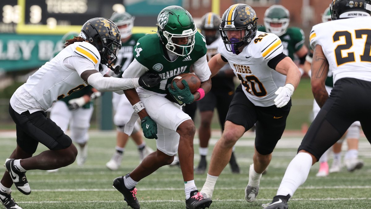 bearcatsports's tweet image. FB RECAP ||| NO. 19 NORTHWEST 52, FORT HAYS STATE 3

The No. 19-ranked Northwest Missouri State University football team pounded the Fort Hays State University Tigers, 52-3.

Northwest rushed for a season-high 437 yards and piled up 580 total yards in the victory.

Northwest has…