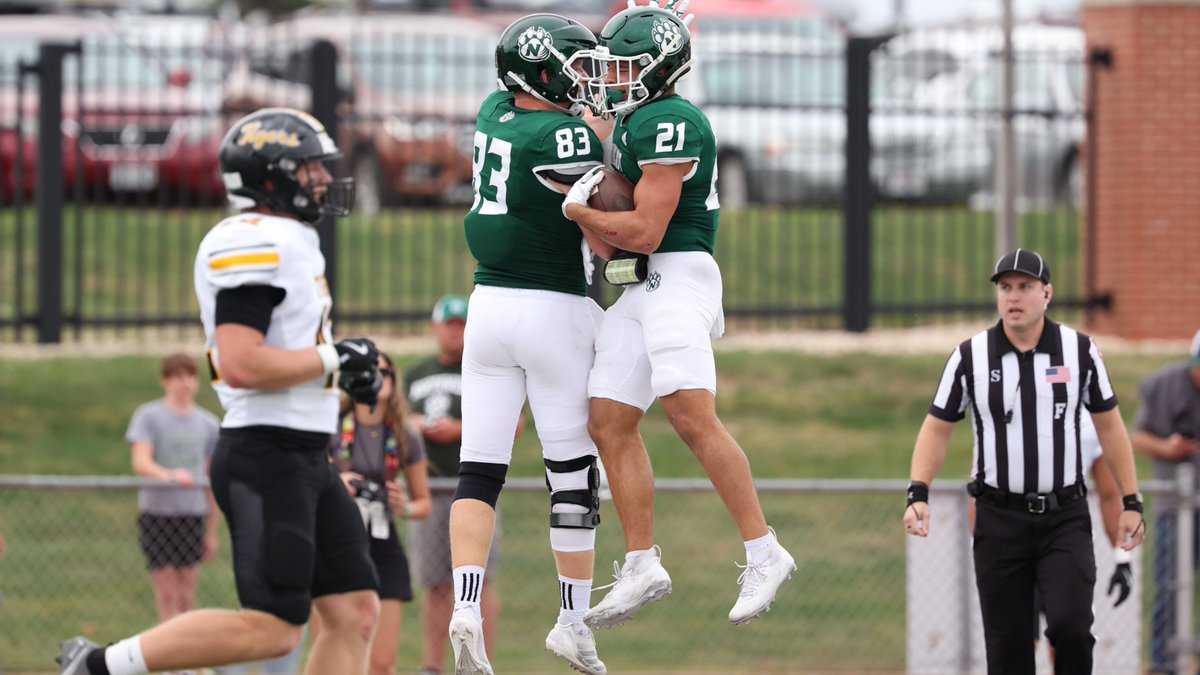 bearcatsports's tweet image. FB RECAP ||| NO. 19 NORTHWEST 52, FORT HAYS STATE 3

The No. 19-ranked Northwest Missouri State University football team pounded the Fort Hays State University Tigers, 52-3.

Northwest rushed for a season-high 437 yards and piled up 580 total yards in the victory.

Northwest has…
