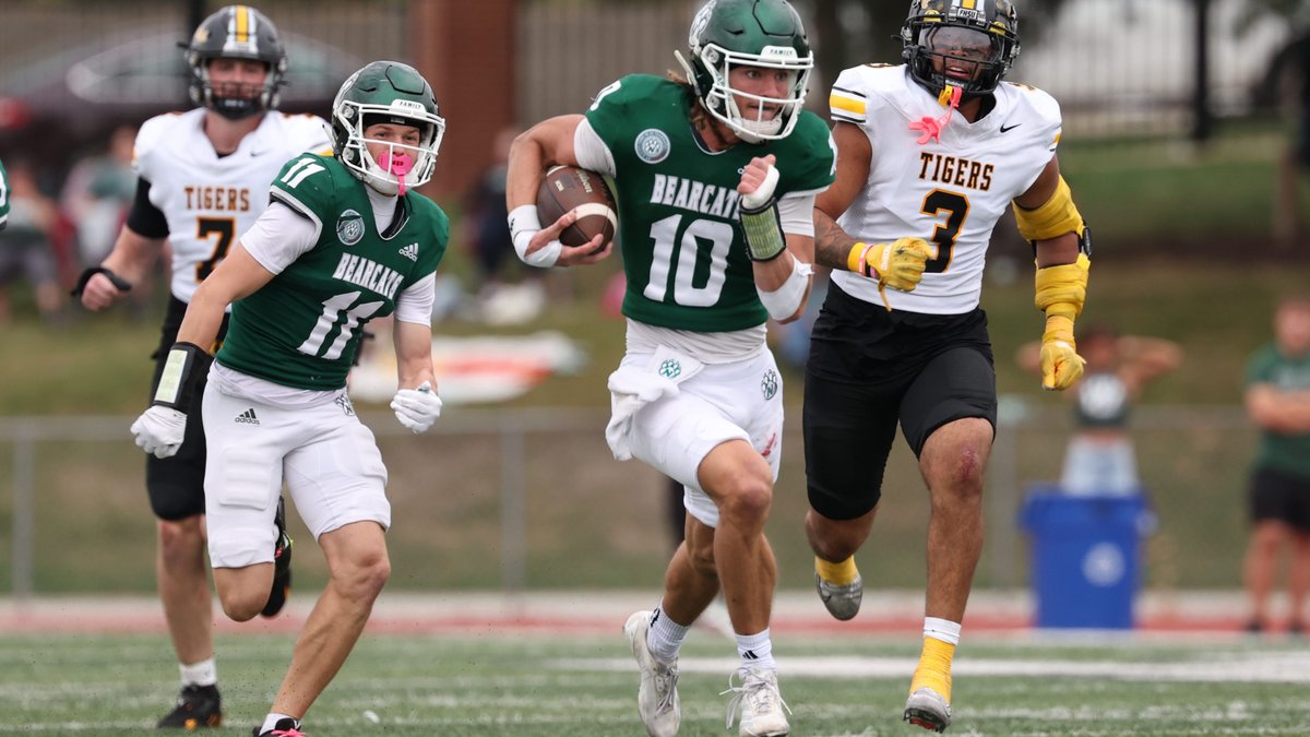 bearcatsports's tweet image. FB RECAP ||| NO. 19 NORTHWEST 52, FORT HAYS STATE 3

The No. 19-ranked Northwest Missouri State University football team pounded the Fort Hays State University Tigers, 52-3.

Northwest rushed for a season-high 437 yards and piled up 580 total yards in the victory.

Northwest has…