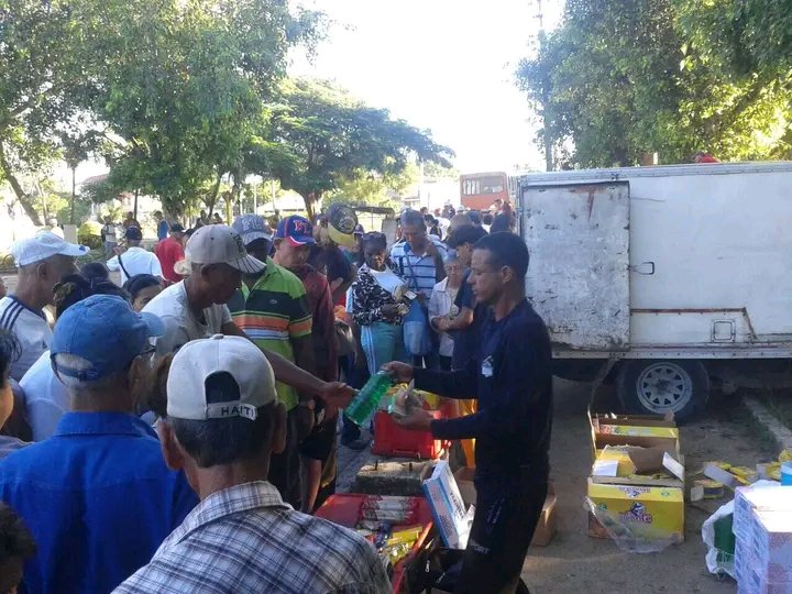 Yolexy8's tweet image. En #Manatí se desarrolla feria agro comercial, espacio de esparcimiento y bienestar para nuestro pueblo. #PoderPopular, #AsambleaManatí, #Cuba, #RevoluciónCubana, @LorenzoOsbel , @YelenysLasTunas .