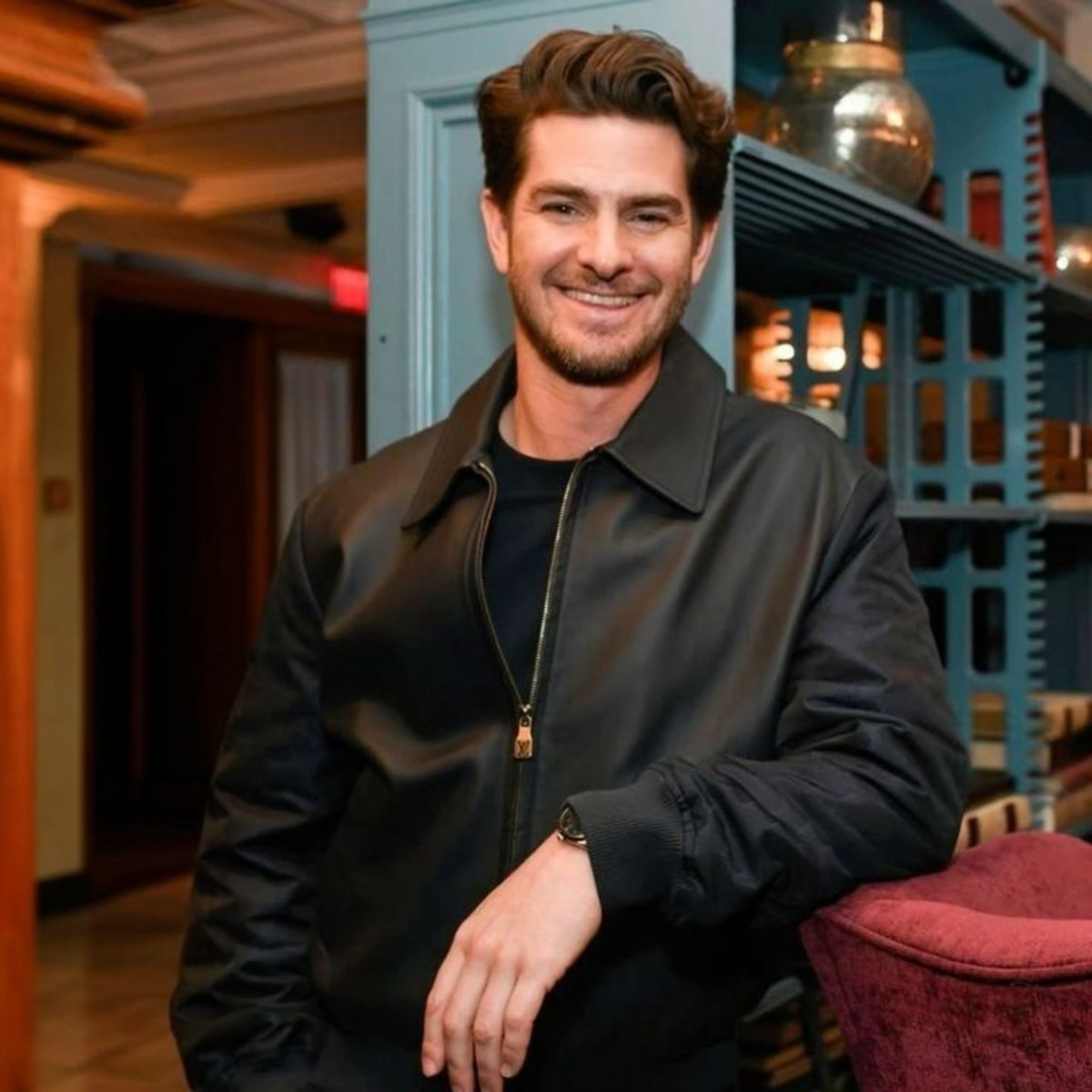 Dream_Wallpaper's tweet photo. Andrew Garfield serving that killer smile πβ¨ The #PhotoGridObjectRemover worked its magic β poof, the background ghost is gone, and itβs all about him and that perfect jacket π§₯π«
#AndrewGarfield
#AIPhotoTool #PhotoGridApp
#EraseIt #RemoveObject https://t.co/MrjQRt47X9