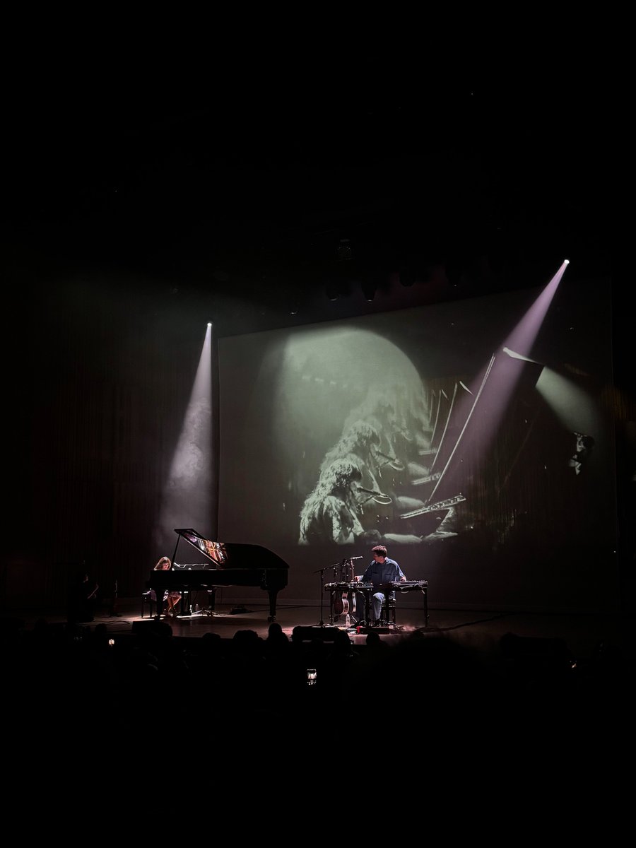 carly🦋🩵 tweet media