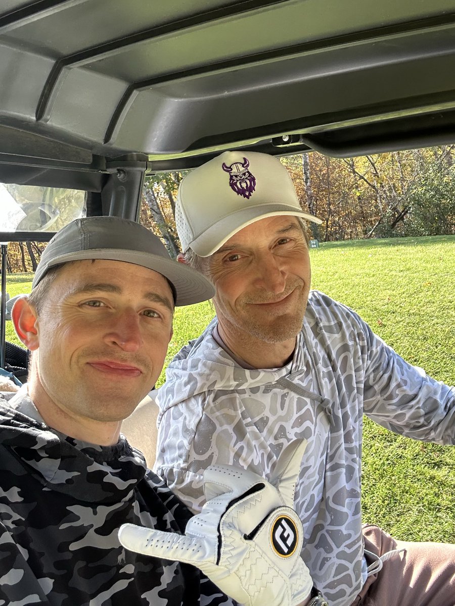 Beautiful fall day on the links with my bestie <a href="/iamfeebs/">feebs</a> 🍁🍂