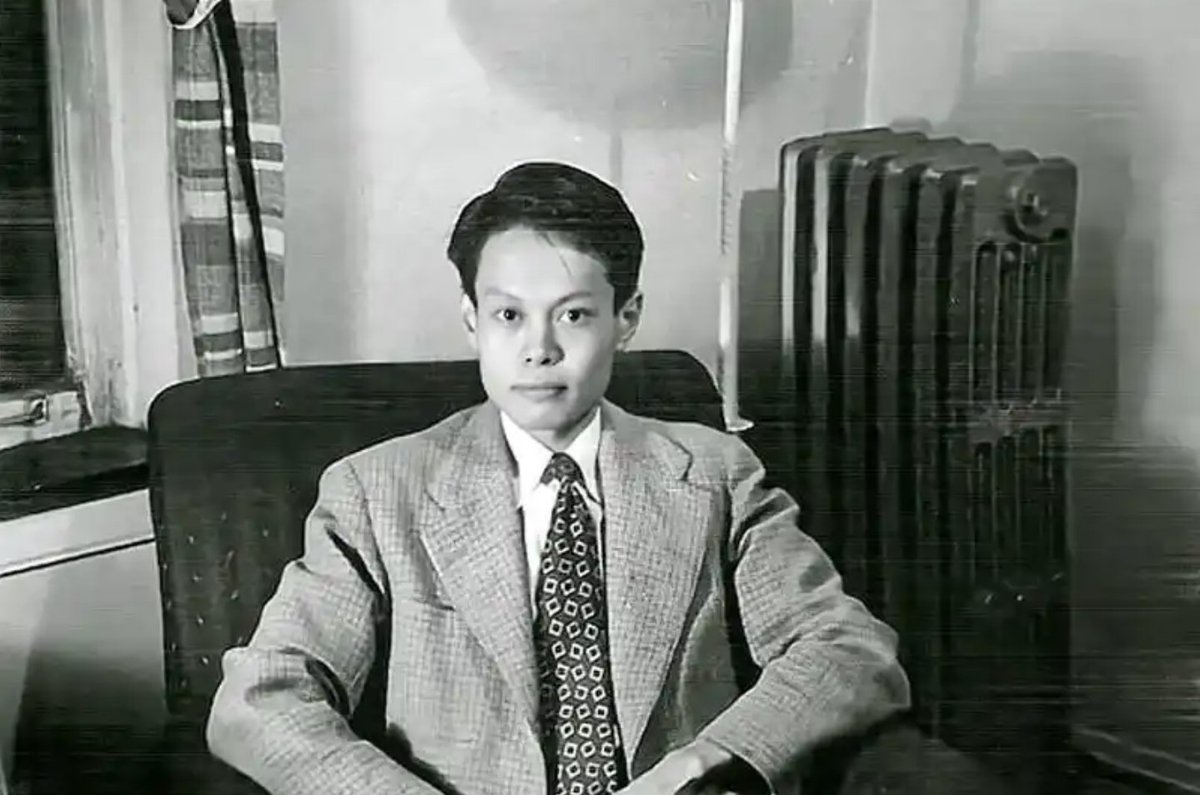 python_xxt's tweet image. "真正的进步,不在于你记住了多少知识,而在于你的直觉发生了怎样的变化。"
——杨振宁
Intuition is Knowledge Distillation
直觉,就是知识蒸馏
系统二对某类问题的深度思考,经过反复训练,最终被"蒸馏"内化成系统一的快速反应——从费力推理,变成瞬间"看出"答案。…