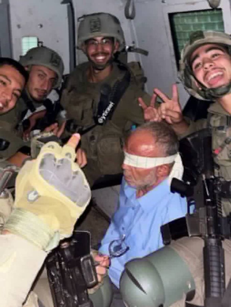 ShaykhSulaiman's tweet image. Never in history have the good guys taken pictures like this.
