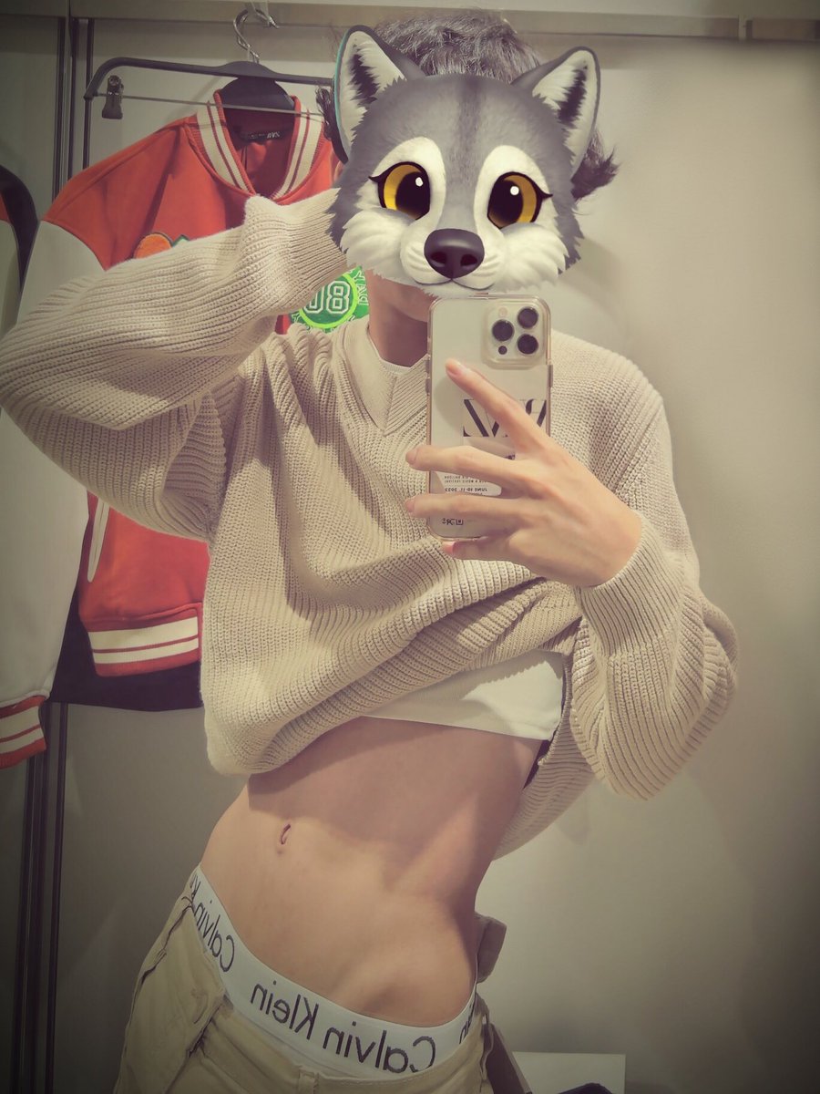 longbai595's tweet photo. Just hit me up with my slim waist🔥 https://t.co/gFqIKuuogj