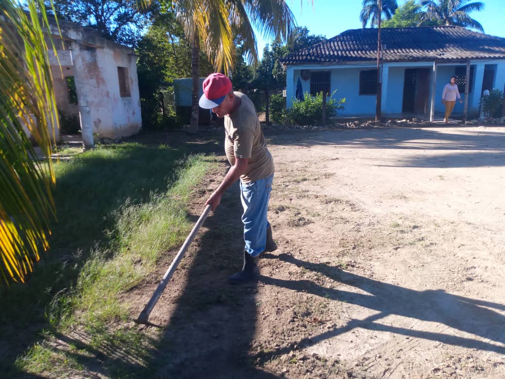Yolexy8's tweet image. Desde la Circunscripción 38, Merino, en #Manatí, se trabaja en la recogida de desechos sólidos y saneamiento de la comunidad. #PoderPopular, #AsambleaManatí, #Cuba, #RevoluciónCubana, @LorenzoOsbel , @YelenysLasTunas .