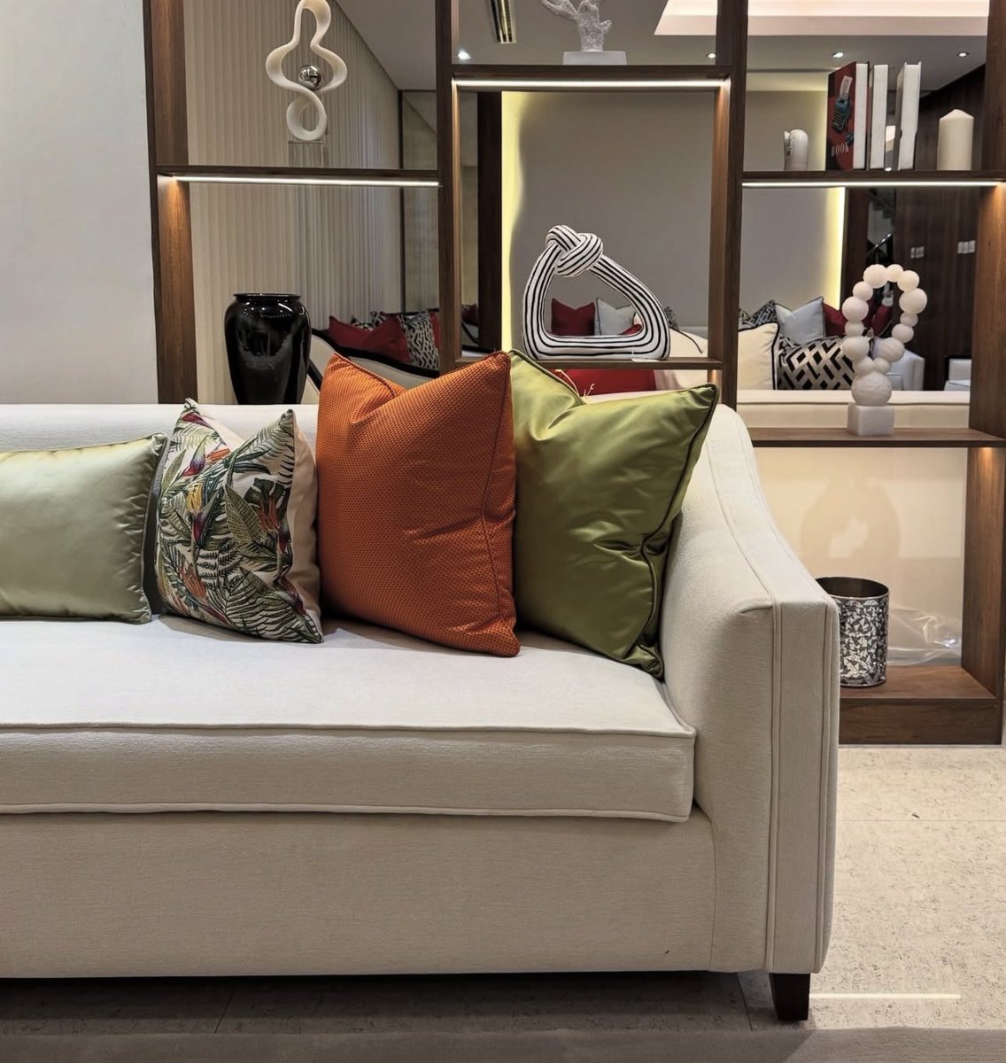 من أعمالنا نجمع بين الإبداع والجودة لنقدم  لكم تصاميم ديكور ومفروشات بألوان مبهجة تضيء المساحات وتترك انطباعا دائمًا حيث يتحول كل مشروع إلى تجربة فريدة تجمع بين الأناقة والوظيفة والحيوية
#ديكور #مفروشات 
#مفروشات_أنامل_جودي
#تصميم__تنفيد 
نسعد بخدمتكم على الرقم

      0508501539