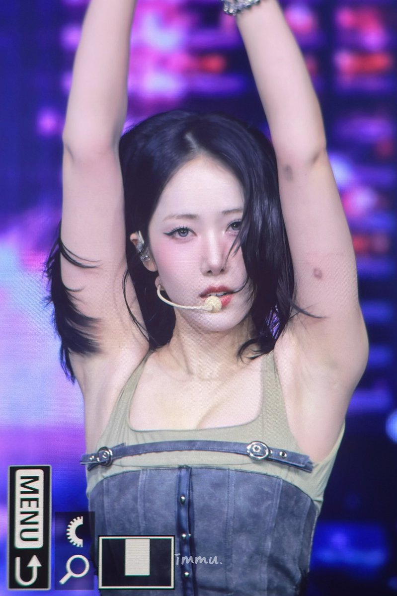 immutable116's tweet image. 251018 홍콩 콘서트 프리뷰

#비비지 #신비 
#VIVIZ #SINB