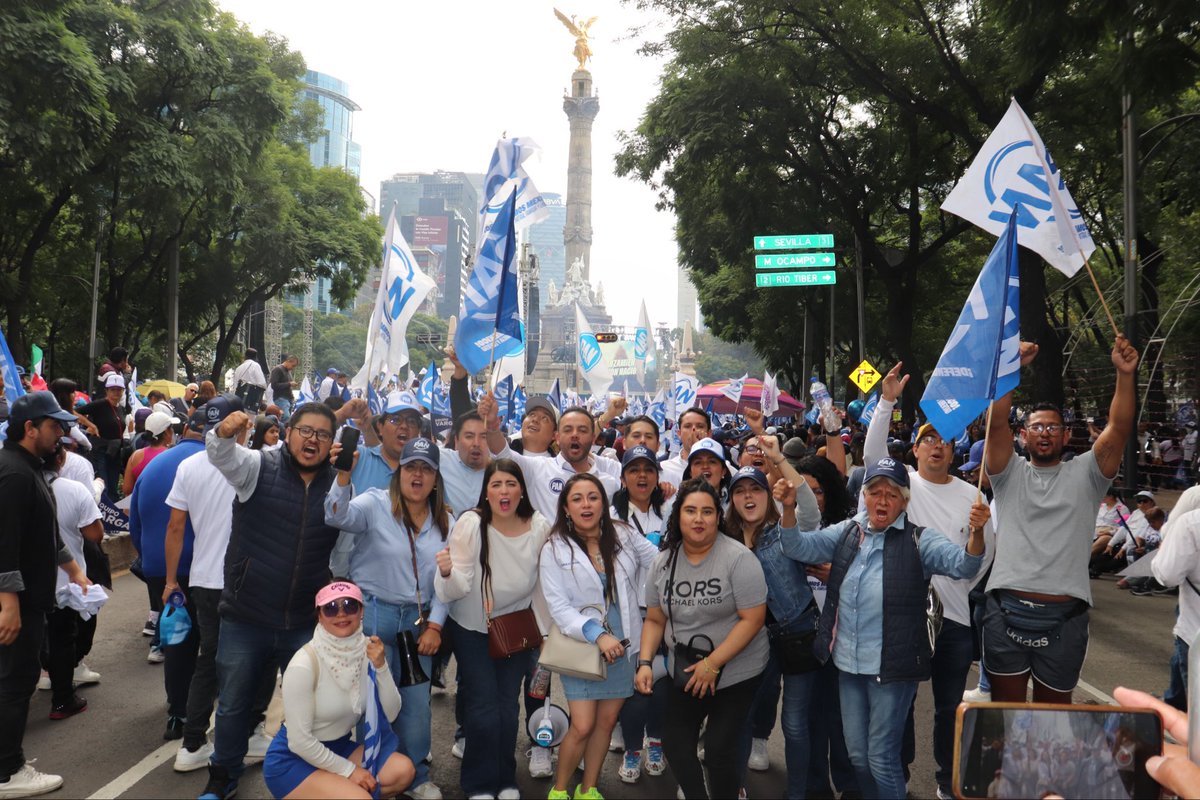 Hoy comienza una nueva era para México. 🇲🇽🙌🏻
Relanzamos el PAN con un solo propósito: devolverle la esperanza a millones de familias mexicanas.
Creemos en la libertad, la justicia y las oportunidades para todos.
#RelanzamientoPAN #PorAmorAMéxico