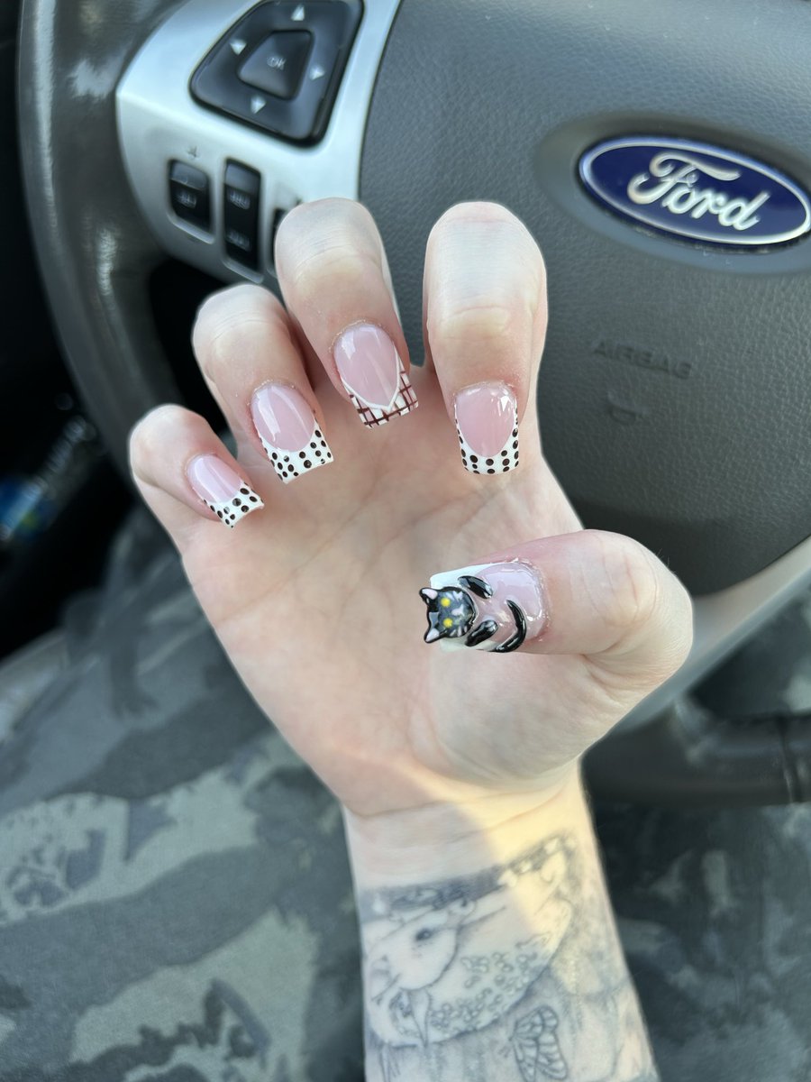 wholekernel's tweet photo. nails :3 https://t.co/5MR1FBY5ub