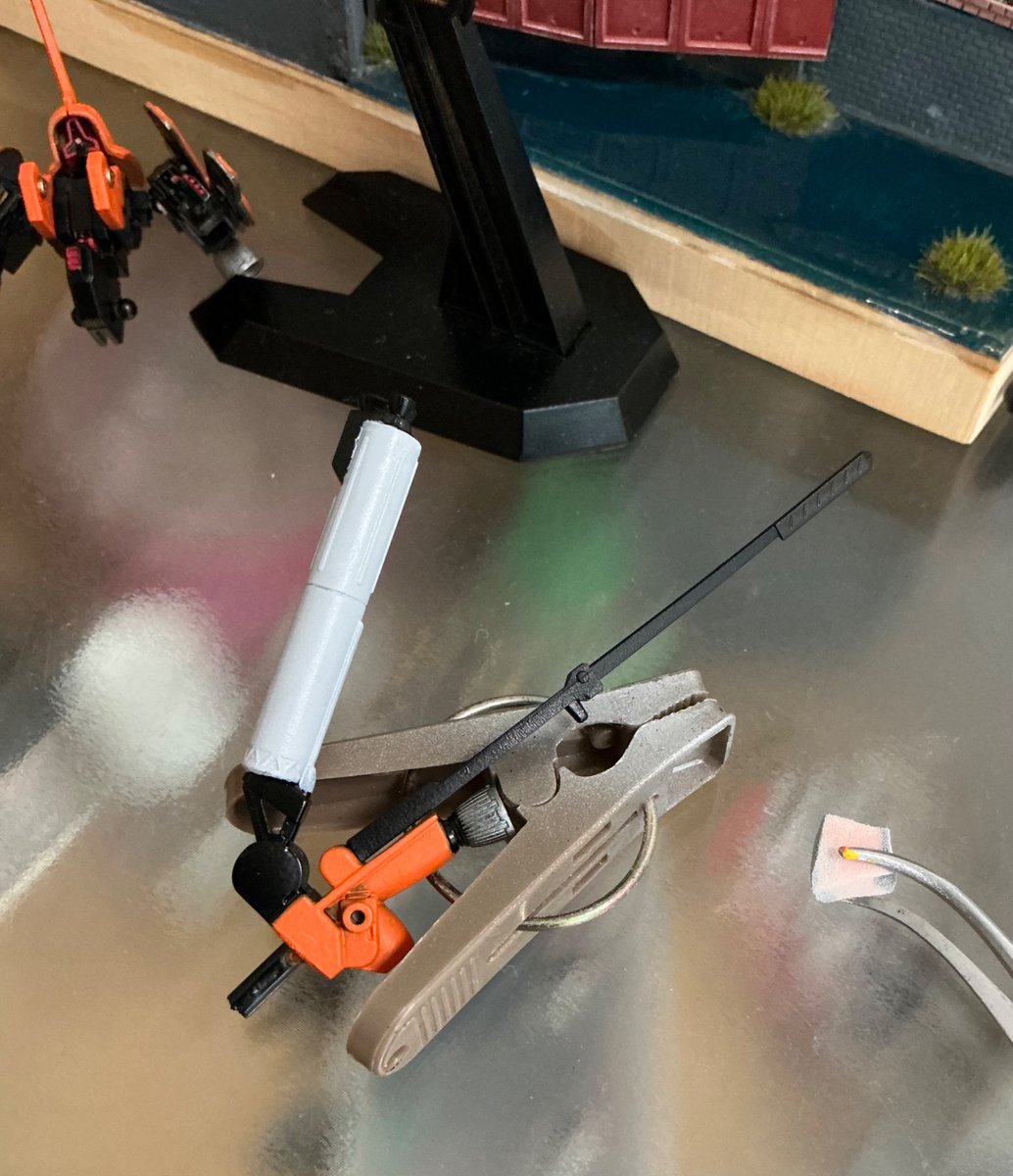 tarobetamisuke's tweet photo. キハール製作
バックパック下のタンクをシタデルカラーでスポンジ塗装
水性塗料、スポンジ塗装は気軽で良い
#ガンプラ　#キハール https://t.co/fvnbF3dPTK