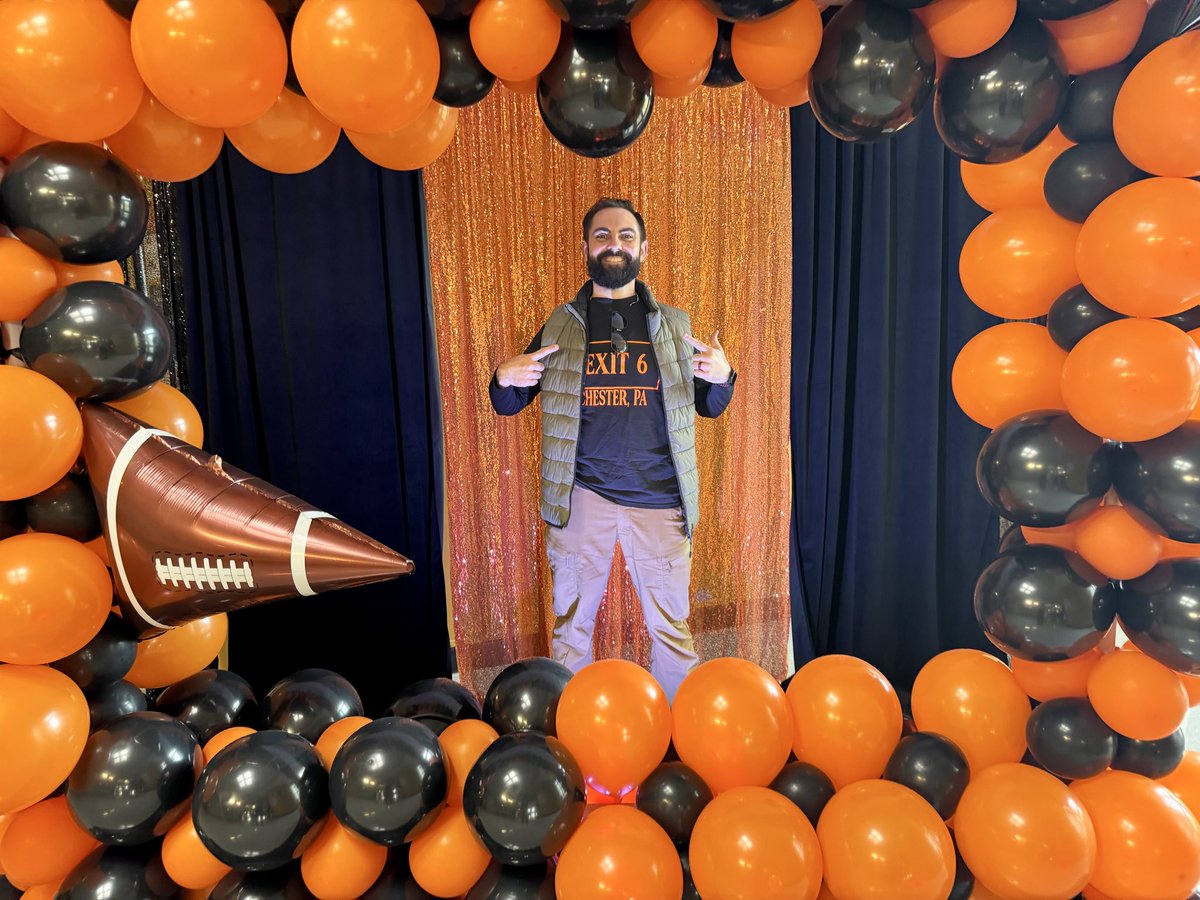 JustinTibbels's tweet image. Happy Homecoming, Chester! #CPride #Exit6