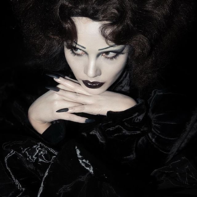 Valeria (@valeriavenoire) on Twitter photo 