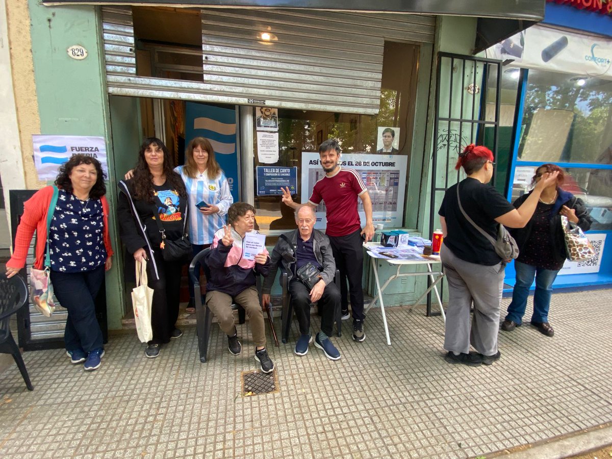 📢🇦🇷🇦🇷HOY LA MESA DE PADILLA 829, MILITANDO PARA FRENAR A MILEI. ¡¡CADA VEZ SOMOS MÁS!!
<a href="/FuerzaPatriaCBA/">FuerzaPatriaCABA</a> <a href="/Kilometro0PR/">Kilómetro Cero</a> <a href="/Dosmiltres_ar/">Dosmiltres - Colectivo Político</a> <a href="/MatiasCerezo/">Juan Matías Cerezo</a>