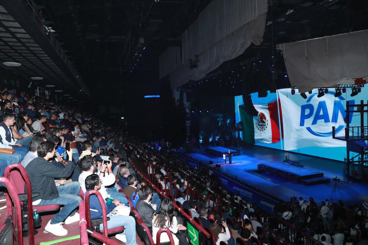 AccionNacional's tweet image. Reafirmamos nuestro compromiso con México, con sus causas más profundas y con las familias. 🇲🇽

Así iniciamos una nueva era, con una visión renovada que pone al centro nuestra Patria, la Familia y la Libertad.

Esta nueva etapa no es un cambio de imagen, es una declaración de…