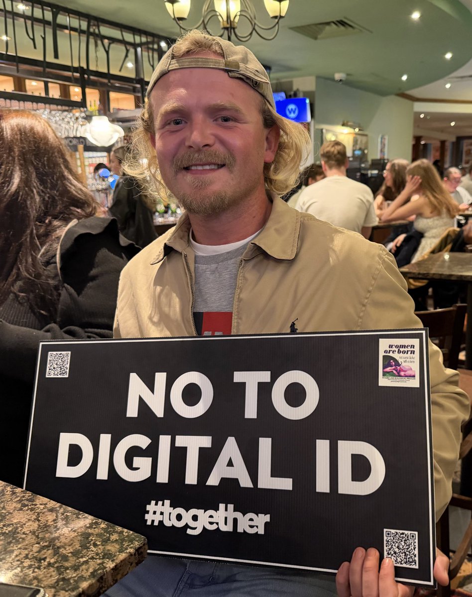 GrahameParkGirl's tweet image. Lovely evening at the pub with some most marvellous Terfs ❤️❤️ And we randomly met some #NoToDigitalID protestors and gave them Terfy stickers too! 🥰 #Wetherspoons #Together