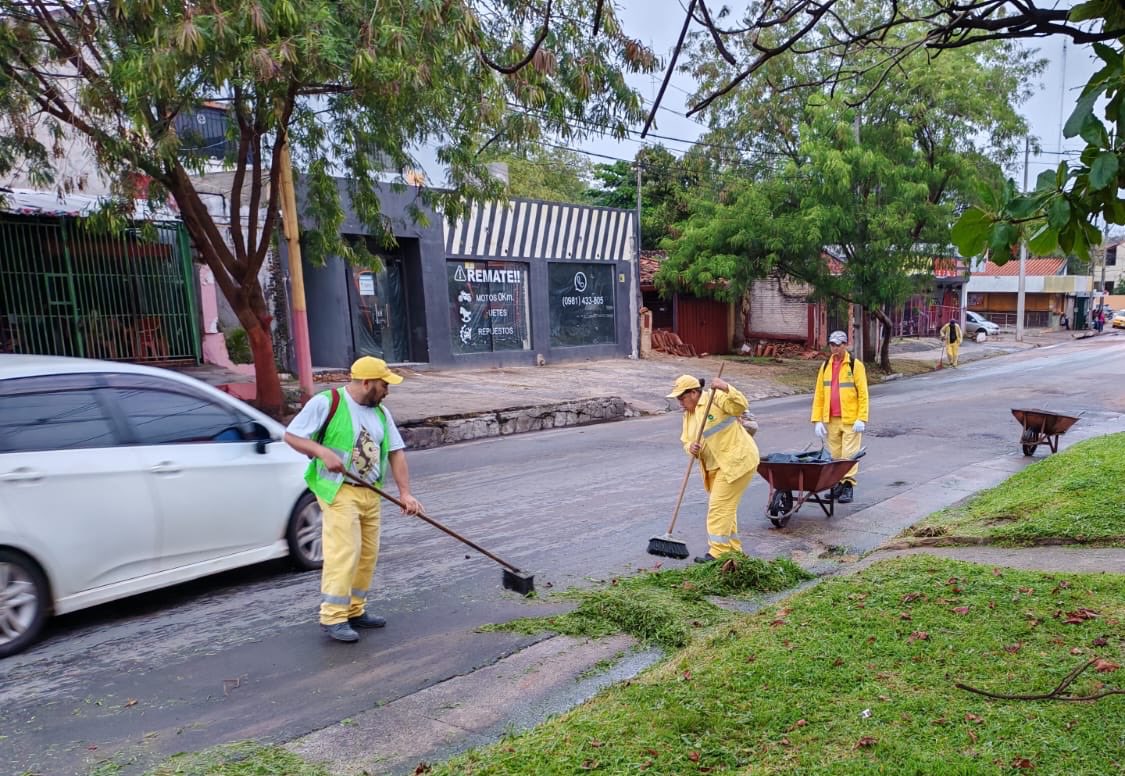 💪🌿 Seguimos impulsando acciones concretas para mantener limpios y saludables nuestros barrios.

Este sábado, realizamos una gran Minga Ambiental en el barrio San Pablo, con tareas de limpieza integral en calles como: Guapo’y, Pacuri, Arasá, Samuhú, Paraíso y La Victoria. 🧹♻️