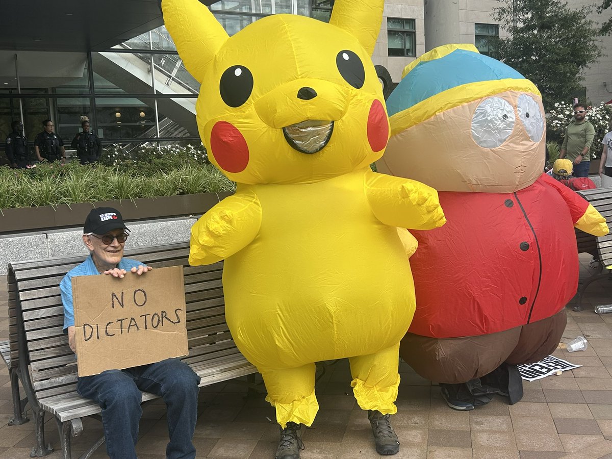 Phil_Lewis_'s tweet image. Meanwhile, in DC: