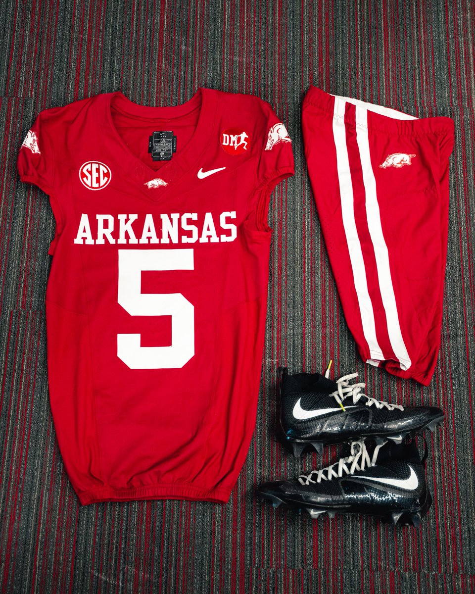 RazorbackFB's tweet image. Red britches 🔴🔴🔴