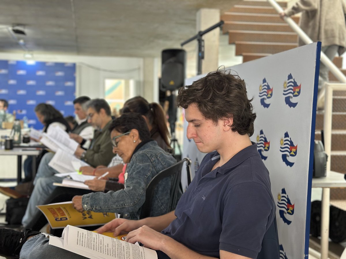 Sesiona el 6º Congreso Nacional de la Vertiente Artiguista💛

Vertientistas de todo el país construyendo política, entre todas y todos.