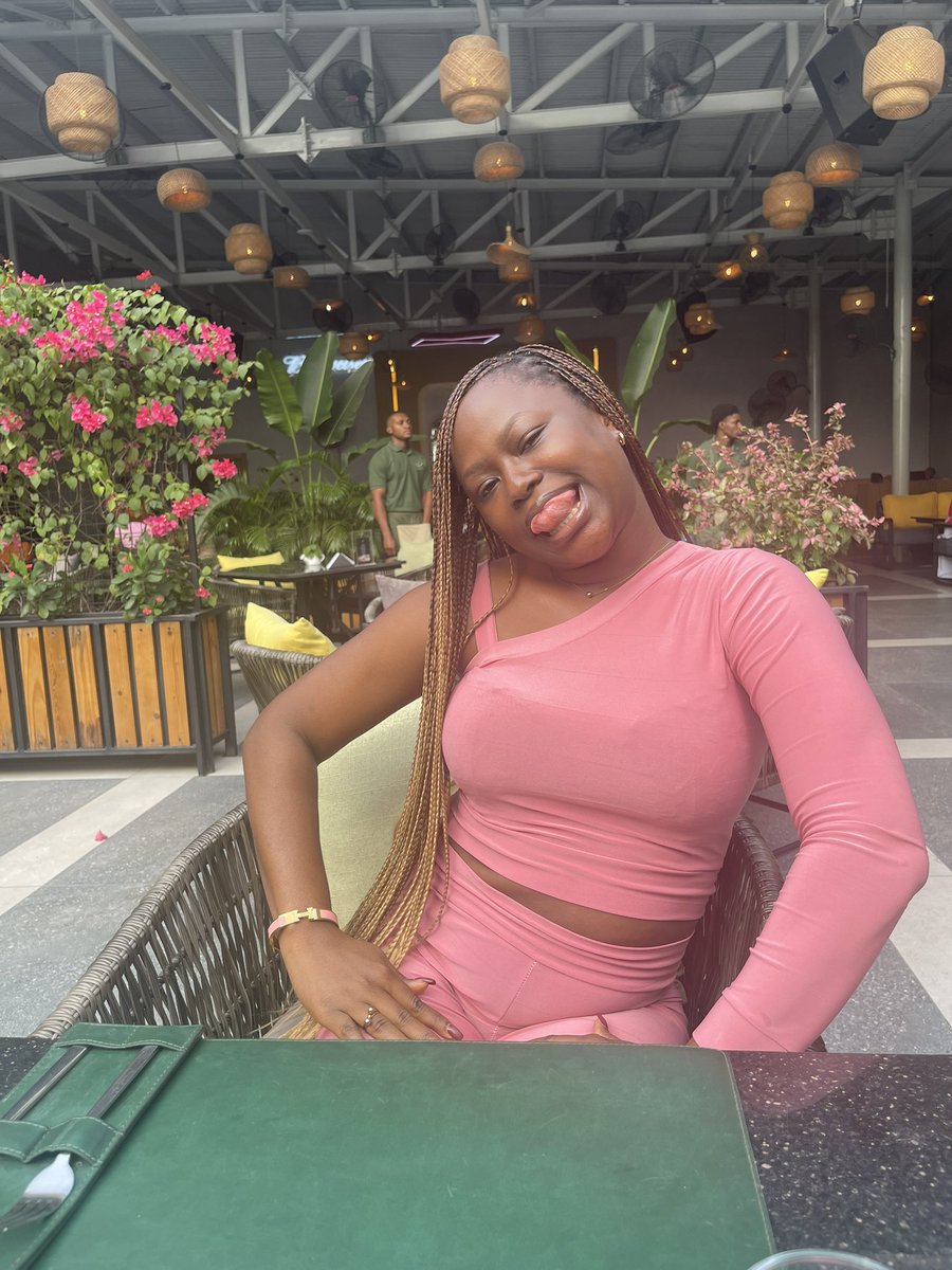 middlenamesayo_'s tweet image. Fine girl pride!☺️💕