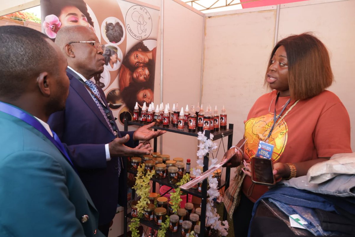 EXPO 2025 | LUBUMBASHI
L’ANADEC célèbre le savoir-faire congolais !
Le DG Pr. Godefroy KIZABA appelle à valoriser les produits locaux pour créer des millionnaires congolais et renforcer l’économie nationale.
#Expo2025 #ANADEC #Entrepreneuriat #MadeInCongo