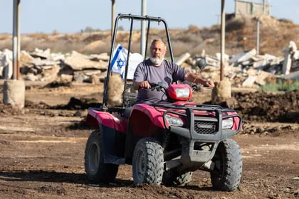 🇮🇱 #ISRAËL > GUERRE DE GAZA — Le corps de l'otage Eliyahu Margalit (75 ans, de Nir Oz), assassiné dans son kibboutz le 7 octobre 2023 avant d'être kidnappé, a été rendu hier soir par le Hamas à Israël par l'intermédiaire de la Croix Rouge.

Il reste 18 corps d'otages au sein de